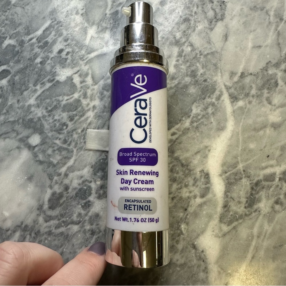 CeraVe Skin Renewing Day Cream‎